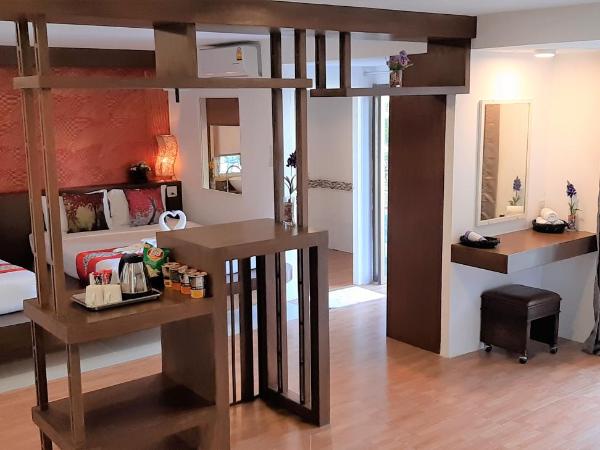 La Moon At Phuket - SHA Extra Plus : photo 2 de la chambre suite familiale