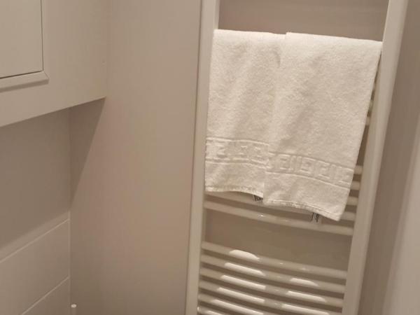 Hôtel Chez Jacqueline : photo 2 de la chambre chambre supérieure lit queen-size