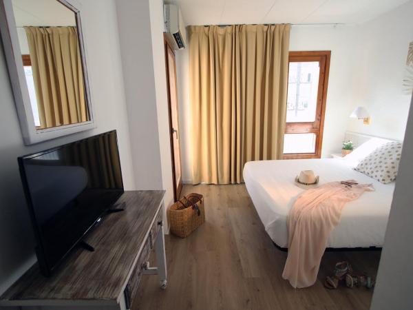 Hotel Mireia : photo 6 de la chambre chambre double ou lits jumeaux avec terrasse