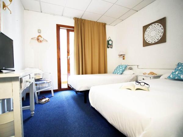 Hotel Mireia : photo 10 de la chambre chambre double ou lits jumeaux avec terrasse