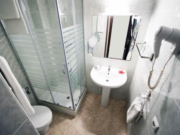 Hotel Mireia : photo 8 de la chambre chambre double ou lits jumeaux avec balcon