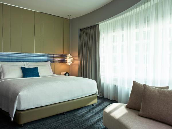 Pullman Kuala Lumpur City Centre Hotel & Residences : photo 1 de la chambre chambre lits jumeaux exécutive club avec accès salon