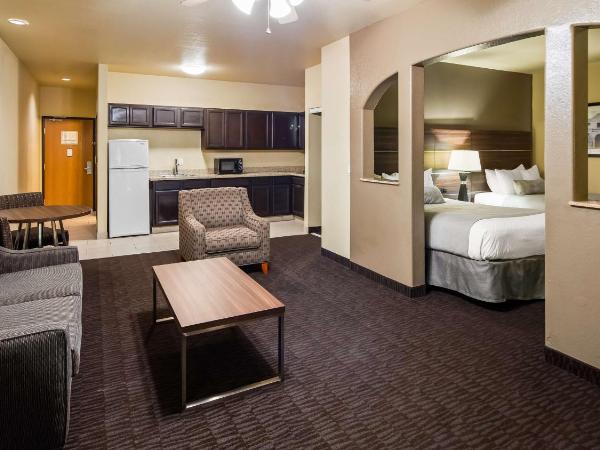 Best Western Plus Hill Country Suites - San Antonio : photo 1 de la chambre deluxe queen suite with two queen beds - non smoking