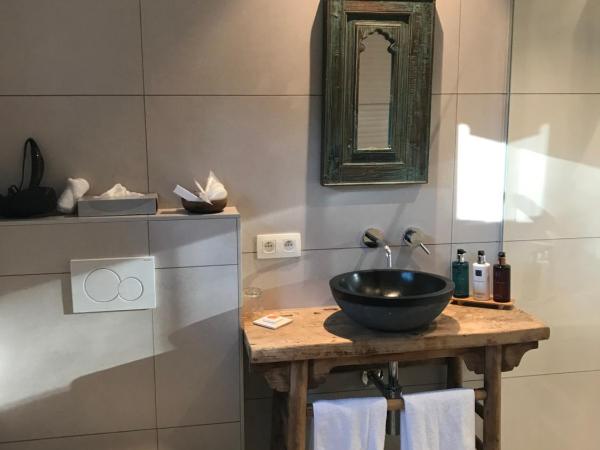 Hof Ter Beuke : photo 1 de la chambre chambre lit king-size avec balcon