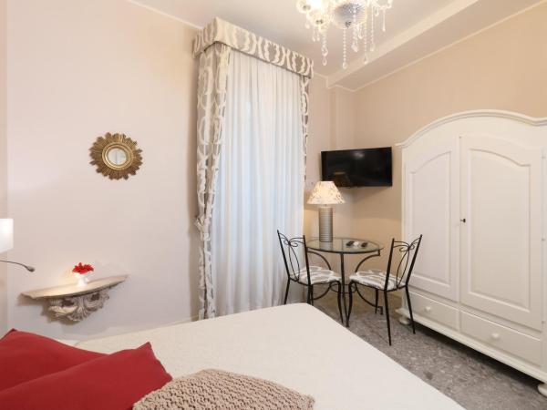 Porta Di Mezzo Luxury Suites & Rooms : photo 2 de la chambre chambre double