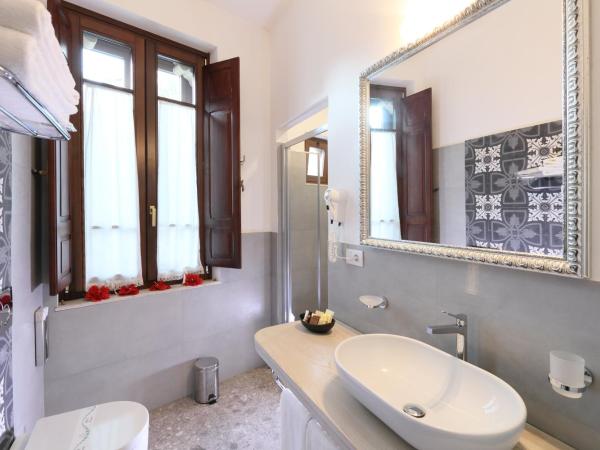 Porta Di Mezzo Luxury Suites & Rooms : photo 6 de la chambre chambre double