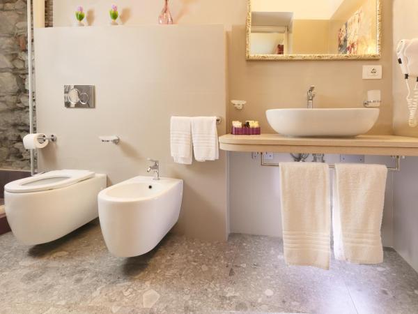 Porta Di Mezzo Luxury Suites & Rooms : photo 10 de la chambre grande chambre double - vue sur mer