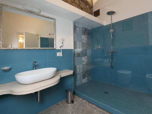 Porta Di Mezzo Luxury Suites & Rooms : photo 3 de la chambre grande chambre double