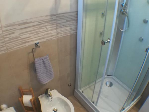 Bergamo Bassa : photo 9 de la chambre chambre triple avec salle de bains privative