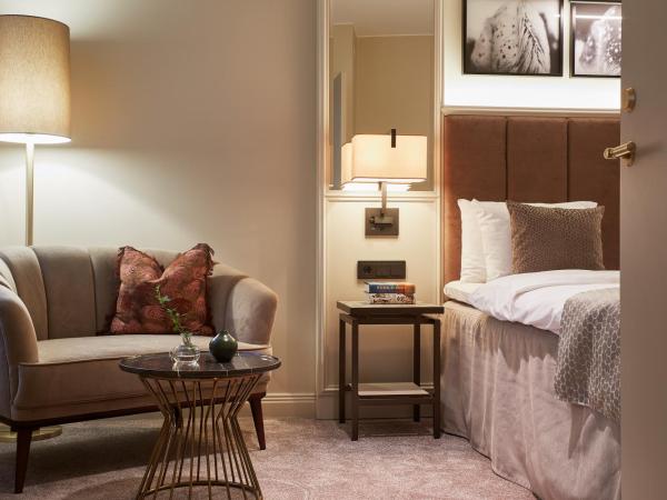 Bank Hotel, a Member of Small Luxury Hotels : photo 1 de la chambre suite patrimoine bank