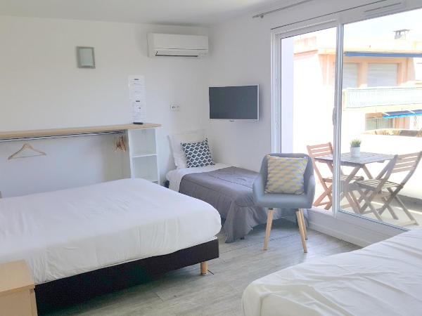 Hotel Sable Et Soleil - Port, Plage et spa : photo 4 de la chambre chambre familiale avec terrasse 