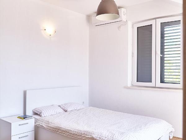 Love Dubrovnik Hostel : photo 1 de la chambre chambre familiale avec salle de bains privative