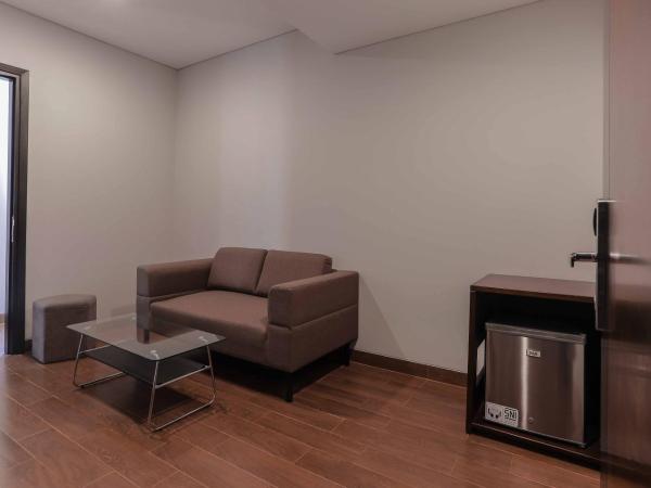 PrimeBiz Hotel Surabaya : photo 2 de la chambre suite