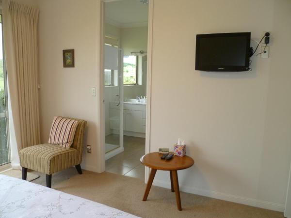 Bellarosa B&B : photo 3 de la chambre chambre lit queen-size de luxe - vue sur jardin