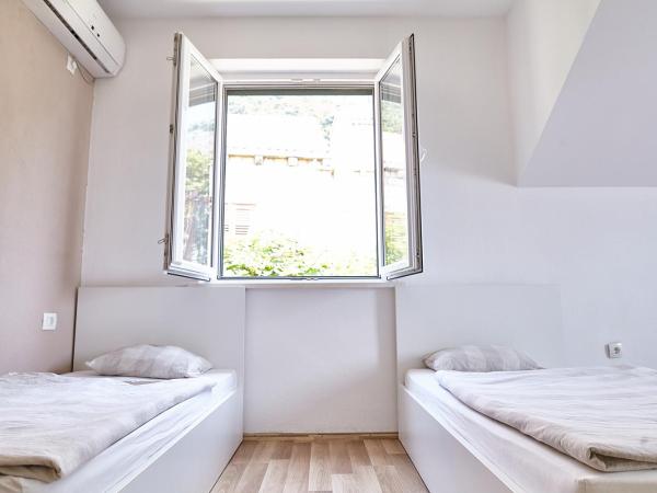 Love Dubrovnik Hostel : photo 6 de la chambre chambre simple avec salle de bains 