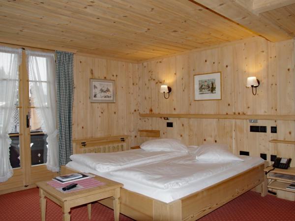 Posthotel Rössli : photo 10 de la chambre chambre double supérieure avec balcon ou terrasse