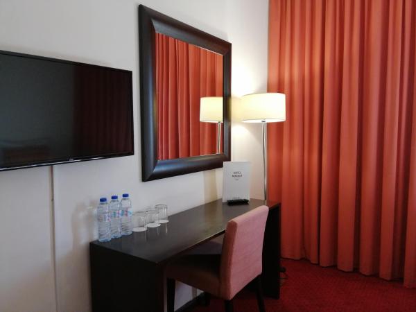 Hotel Monaco : photo 8 de la chambre chambre triple