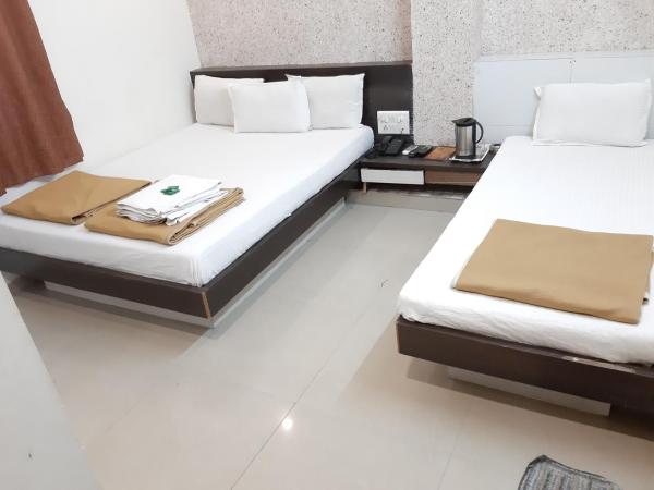 Shree Akshar Restaurant and Hotel : photo 1 de la chambre chambre triple deluxe