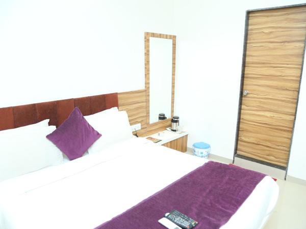 Shree Akshar Restaurant and Hotel : photo 4 de la chambre chambre double deluxe - réservée aux indiens