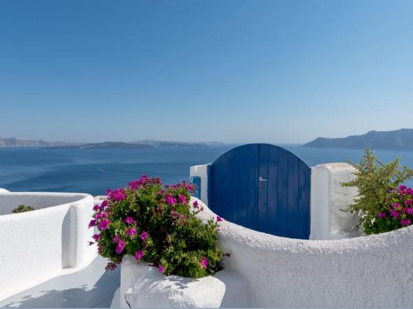 Strogili : photo 1 de la chambre studio troglodyte traditionnel (2 adultes) - annexe - vue sur caldera
