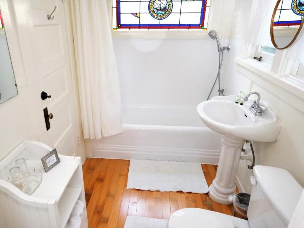 Arroyo Vista Inn : photo 5 de la chambre hébergement avec terrasse en chêne (# 1)