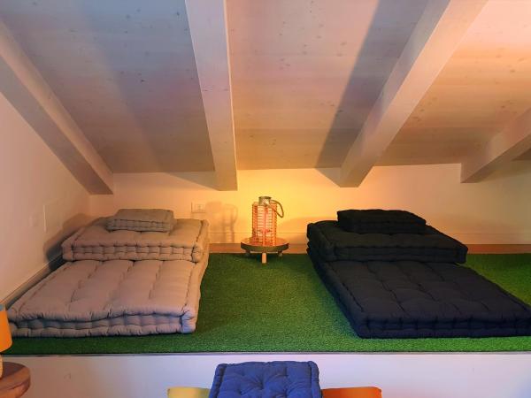 Cosmopolitan Central Rooms : photo 7 de la chambre chambre familiale avec balcon