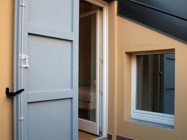 Cosmopolitan Central Rooms : photo 10 de la chambre chambre familiale avec balcon