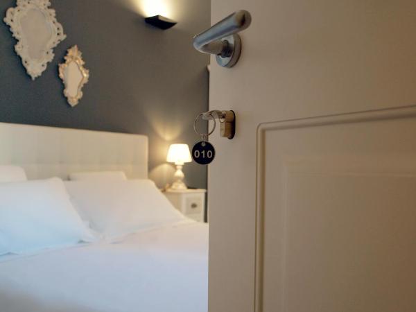 Cosmopolitan Central Rooms : photo 3 de la chambre chambre double ou lits jumeaux avec balcon