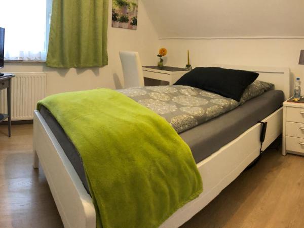 Messezimmer 4u : photo 5 de la chambre chambre triple avec 2 chambres