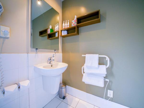 CentrePoint on Colombo : photo 4 de la chambre studio supérieur avec baignoire spa