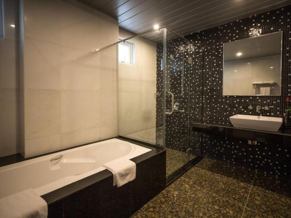 3-Plus Hotel : photo 6 de la chambre suite lit king-size
