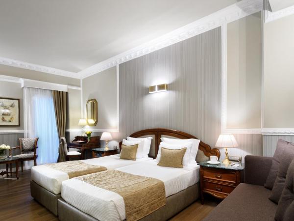 Mediterranean Palace : photo 5 de la chambre hébergement lits jumeaux classique avec canapé-lit