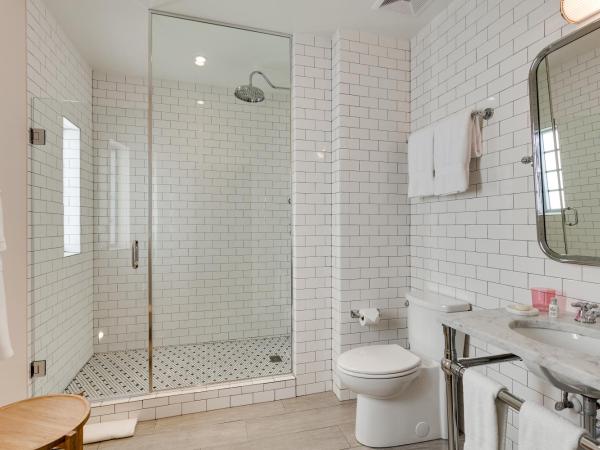 The Plymouth South Beach : photo 4 de la chambre hébergement lit king-size classique avec terrasse