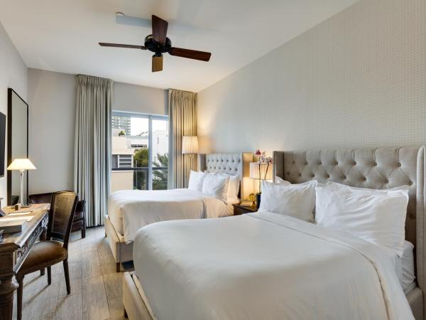 The Plymouth South Beach : photo 2 de la chambre pool view double room with juliette balcony