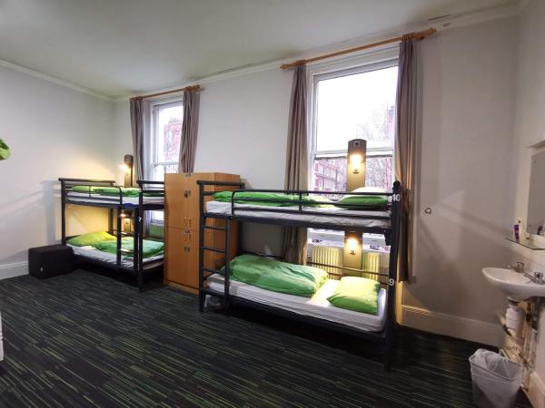 YHA London Earl's Court : photo 7 de la chambre lit superposé en dortoir féminin avec salle de bains commune