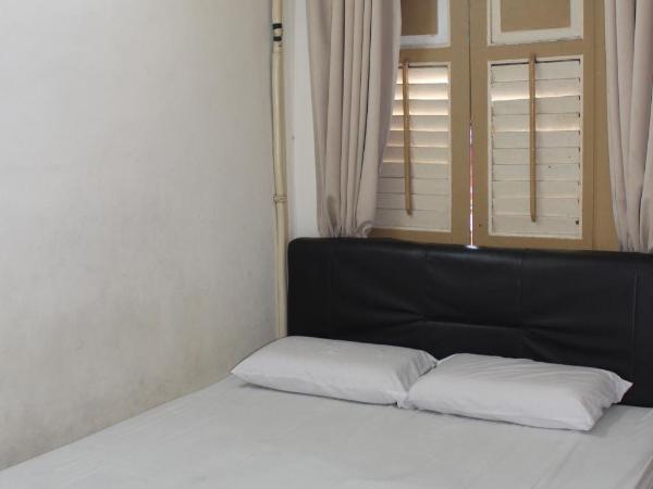 Old Penang Hotel - Trang Road : photo 1 de la chambre chambre double avec salle de bains commune