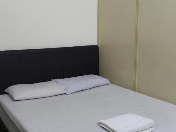 Old Penang Hotel - Trang Road : photo 1 de la chambre chambre lit queen-size avec salle de bains commune