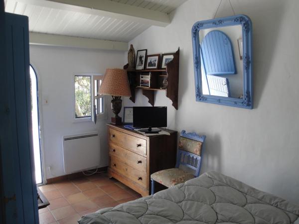 Le Buzet Bleu Bed & Breakfast : photo 3 de la chambre chambre double supérieure avec vue sur le port
