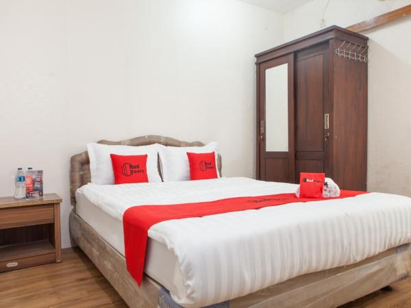 RedDoorz near Pelabuhan Tanjung Perak 2 Surabaya : photo 5 de la chambre chambre double