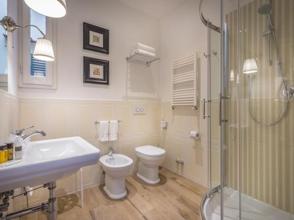 Hotel Ungherese Small Luxury Hotel : photo 7 de la chambre chambre double avec salle de bains privative extérieure