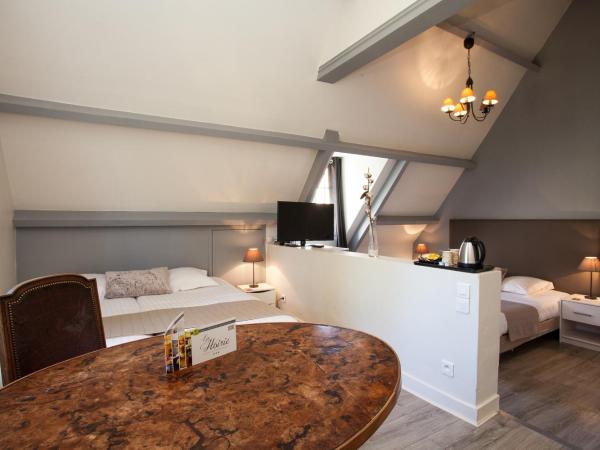 Hôtel Restaurant La Hoirie : photo 1 de la chambre chambre triple supérieure tradition