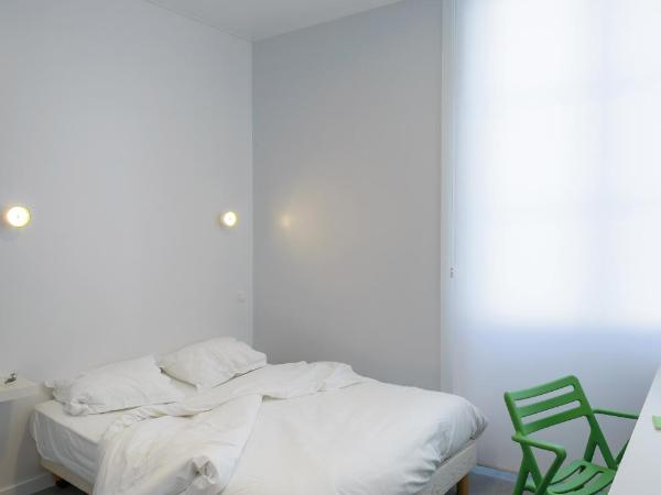 HOTEL CONTINENTAL : photo 2 de la chambre chambre double avec toilettes communes