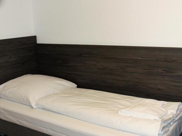 Pionier Hotel Hamburg Wandsbek : photo 4 de la chambre chambre simple avec salle de bains commune