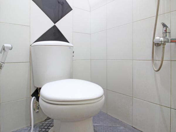 RedDoorz near Terminal Condong Catur : photo 7 de la chambre chambre double standard