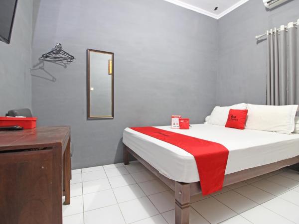 RedDoorz near Terminal Condong Catur : photo 8 de la chambre chambre double standard