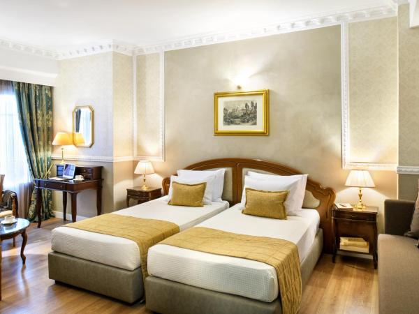 Mediterranean Palace : photo 4 de la chambre hébergement lits jumeaux classique avec canapé-lit