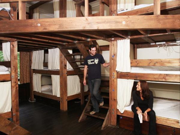 Palmers Lodge Swiss Cottage : photo 2 de la chambre lit double dans un dortoir mixte de 9 lits