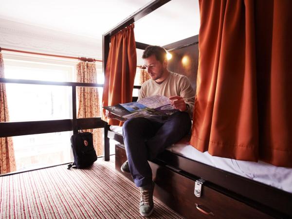 Palmers Lodge Swiss Cottage : photo 3 de la chambre lit double dans un dortoir mixte de 9 lits