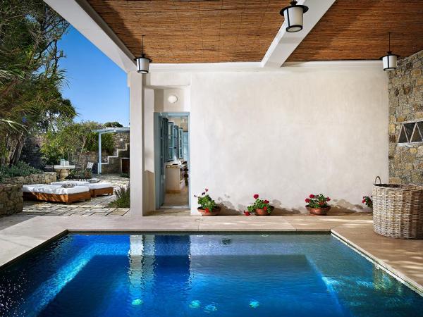 Belvedere Mykonos - Waterfront Villa & Suites - The Leading Hotels of the World : photo 4 de la chambre waterfront suite with private whirlpool (350 meters from the main hotel)