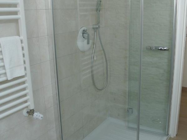 Ofra Matera : photo 4 de la chambre chambre triple avec salle de bains privative